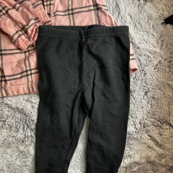 Carter's Infant Girls 2 piece set 3 months. - Picture 3 of 3